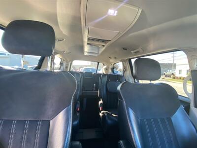 2014 Chrysler Town & Country Touring-L   - Photo 17 - West Chester, PA 19382