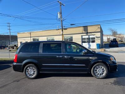 2014 Chrysler Town & Country Touring-L   - Photo 4 - West Chester, PA 19382