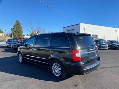 2014 Chrysler Town & Country Touring-L   - Photo 7 - West Chester, PA 19382