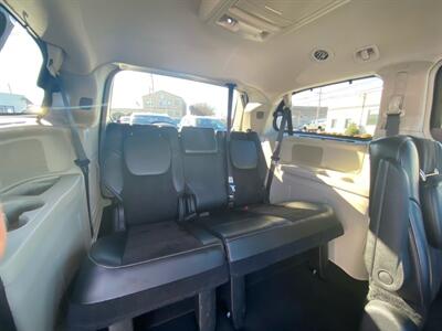 2014 Chrysler Town & Country Touring-L   - Photo 14 - West Chester, PA 19382