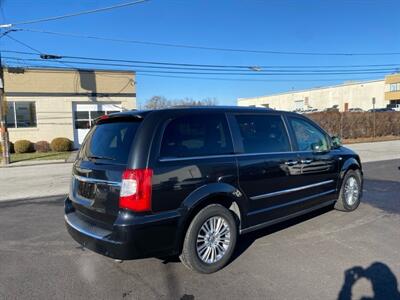 2014 Chrysler Town & Country Touring-L   - Photo 5 - West Chester, PA 19382