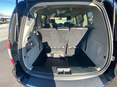 2014 Chrysler Town & Country Touring-L   - Photo 12 - West Chester, PA 19382