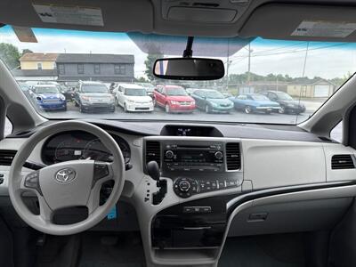 2013 Toyota Sienna LE 7-Passenger   - Photo 10 - West Chester, PA 19382