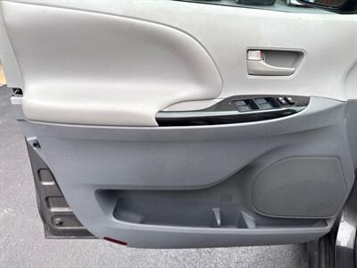 2013 Toyota Sienna LE 7-Passenger   - Photo 9 - West Chester, PA 19382