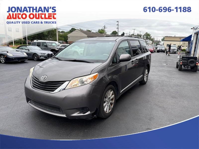 2013 Toyota Sienna LE 7-Passenger - Photo 1 - West Chester, PA 19382