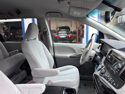 2013 Toyota Sienna LE 7-Passenger   - Photo 13 - West Chester, PA 19382
