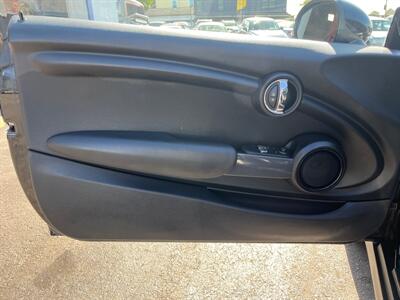 2015 MINI Hardtop 2 Door Cooper   - Photo 12 - West Chester, PA 19382