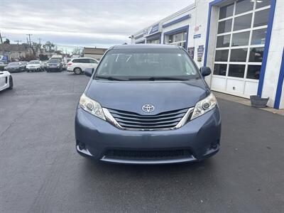2015 Toyota Sienna LE 8-Passenger   - Photo 2 - West Chester, PA 19382
