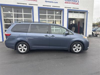 2015 Toyota Sienna LE 8-Passenger   - Photo 4 - West Chester, PA 19382