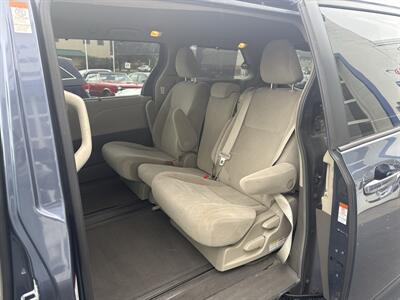 2015 Toyota Sienna LE 8-Passenger   - Photo 8 - West Chester, PA 19382