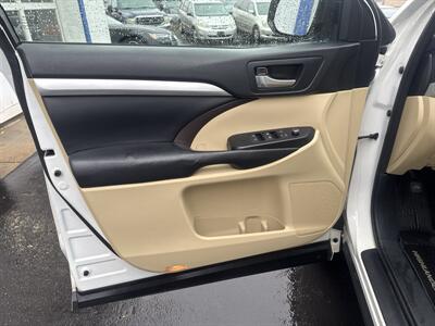 2017 Toyota Highlander XLE - Photo 8 - West Chester, PA 19382