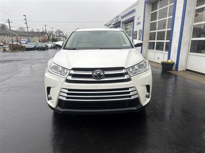2017 Toyota Highlander XLE - Photo 2 - West Chester, PA 19382