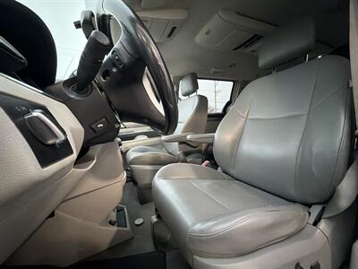 2012 Volkswagen Routan SE   - Photo 9 - West Chester, PA 19382