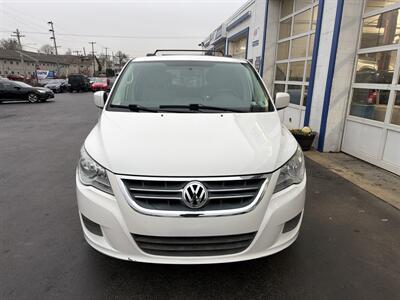 2012 Volkswagen Routan SE   - Photo 2 - West Chester, PA 19382
