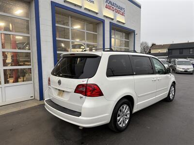 2012 Volkswagen Routan SE   - Photo 5 - West Chester, PA 19382