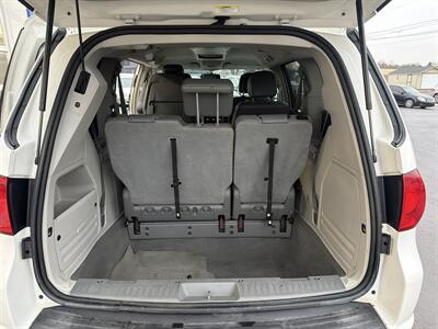 2012 Volkswagen Routan SE   - Photo 13 - West Chester, PA 19382