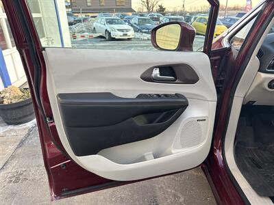 2018 Chrysler Pacifica Touring L Plus - Photo 8 - West Chester, PA 19382