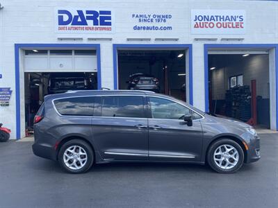 2017 Chrysler Pacifica Touring-L Plus   - Photo 4 - West Chester, PA 19382