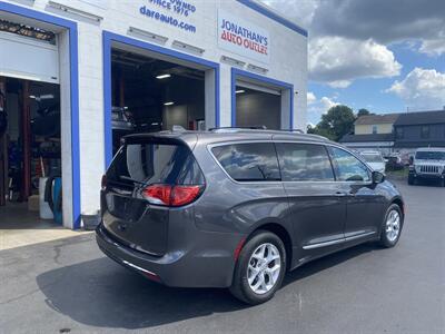 2017 Chrysler Pacifica Touring-L Plus   - Photo 5 - West Chester, PA 19382