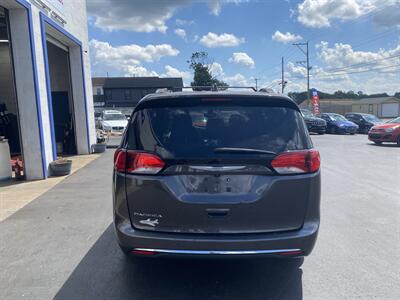 2017 Chrysler Pacifica Touring-L Plus   - Photo 6 - West Chester, PA 19382