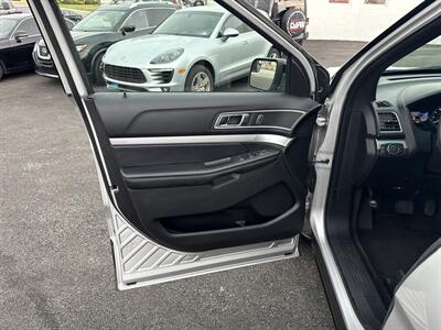 2016 Ford Explorer XLT  202A - Photo 10 - West Chester, PA 19382