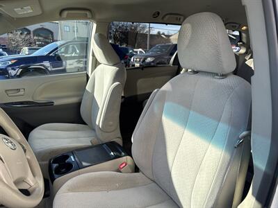 2013 Toyota Sienna LE 8-Passenger   - Photo 10 - West Chester, PA 19382
