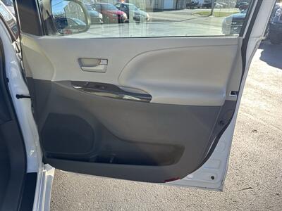 2013 Toyota Sienna LE 8-Passenger   - Photo 17 - West Chester, PA 19382