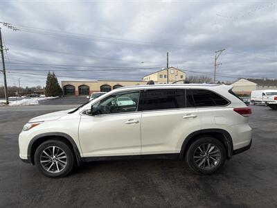 2019 Toyota Highlander XLE   - Photo 8 - West Chester, PA 19382