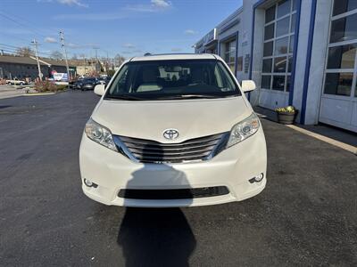 2015 Toyota Sienna Limited 7-Passenger - Photo 2 - West Chester, PA 19382