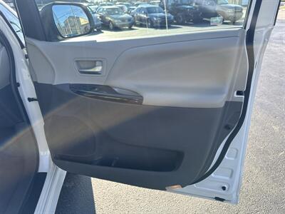 2015 Toyota Sienna Limited 7-Passenger - Photo 18 - West Chester, PA 19382
