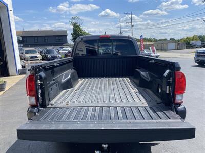 2016 Toyota Tacoma SR5 V6   - Photo 11 - West Chester, PA 19382