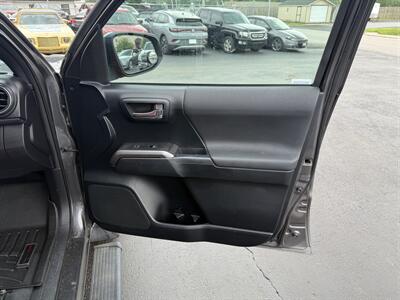 2016 Toyota Tacoma SR5 V6   - Photo 14 - West Chester, PA 19382