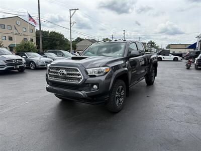 2016 Toyota Tacoma SR5 V6   - Photo 2 - West Chester, PA 19382