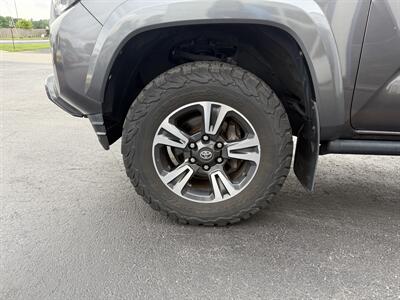 2016 Toyota Tacoma SR5 V6   - Photo 10 - West Chester, PA 19382