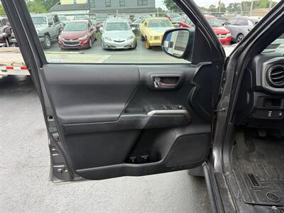 2016 Toyota Tacoma SR5 V6   - Photo 11 - West Chester, PA 19382