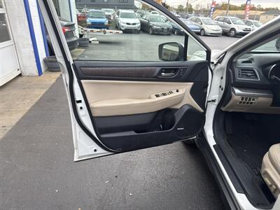 2015 Subaru Outback 2.5i Limited   - Photo 10 - West Chester, PA 19382