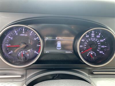 2022 Kia Carnival LX   - Photo 10 - West Chester, PA 19382