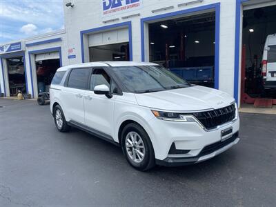 2022 Kia Carnival LX   - Photo 3 - West Chester, PA 19382