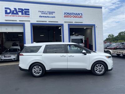 2022 Kia Carnival LX   - Photo 4 - West Chester, PA 19382