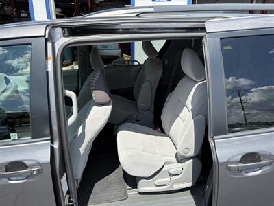 2017 Toyota Sienna LE 7-Passenger   - Photo 8 - West Chester, PA 19382