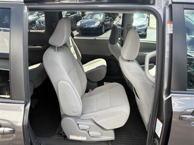 2017 Toyota Sienna LE 7-Passenger   - Photo 4 - West Chester, PA 19382