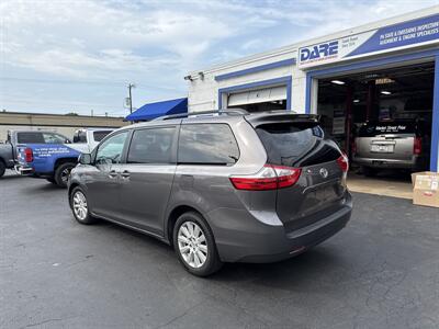 2017 Toyota Sienna LE 7-Passenger   - Photo 2 - West Chester, PA 19382