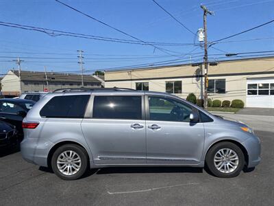 2017 Toyota Sienna XLE 8-Passenger   - Photo 3 - West Chester, PA 19382