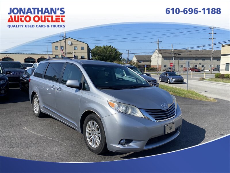 2017 Toyota Sienna XLE 8-Passenger - Photo 1 - West Chester, PA 19382