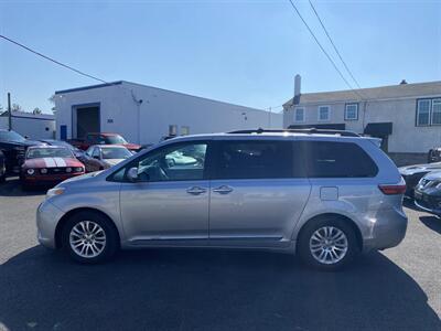 2017 Toyota Sienna XLE 8-Passenger   - Photo 8 - West Chester, PA 19382