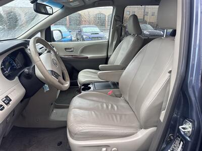 2013 Toyota Sienna XLE 8-Passenger - Photo 5 - West Chester, PA 19382