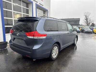 2013 Toyota Sienna XLE 8-Passenger - Photo 4 - West Chester, PA 19382