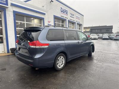 2013 Toyota Sienna XLE 8-Passenger - Photo 12 - West Chester, PA 19382
