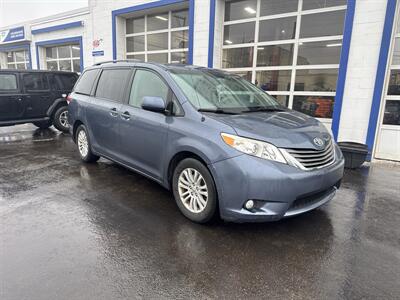 2013 Toyota Sienna XLE 8-Passenger - Photo 2 - West Chester, PA 19382