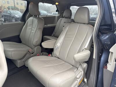 2013 Toyota Sienna XLE 8-Passenger - Photo 7 - West Chester, PA 19382
